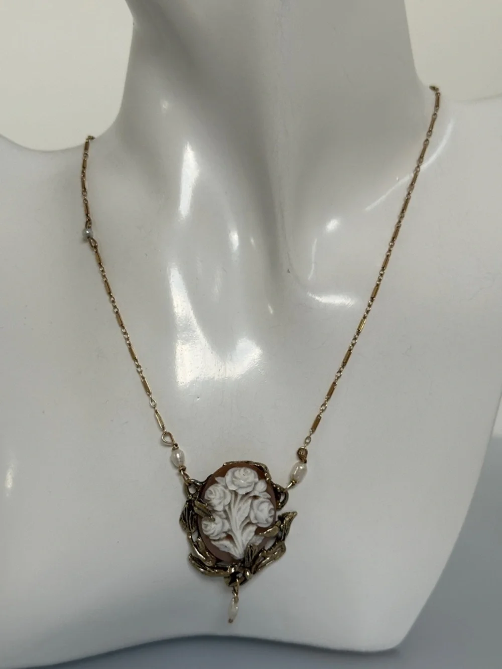 Estate 14k real solid Gold chain Necklace with White Carved Rose Cameo real Peal